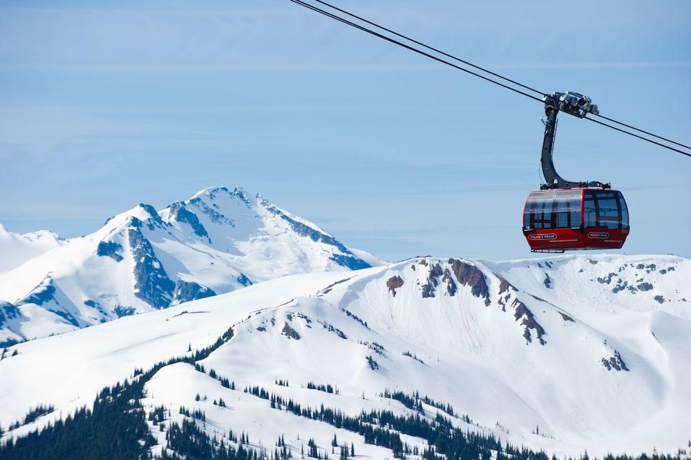 Pinnacle Hotel Whistler Exterior photo