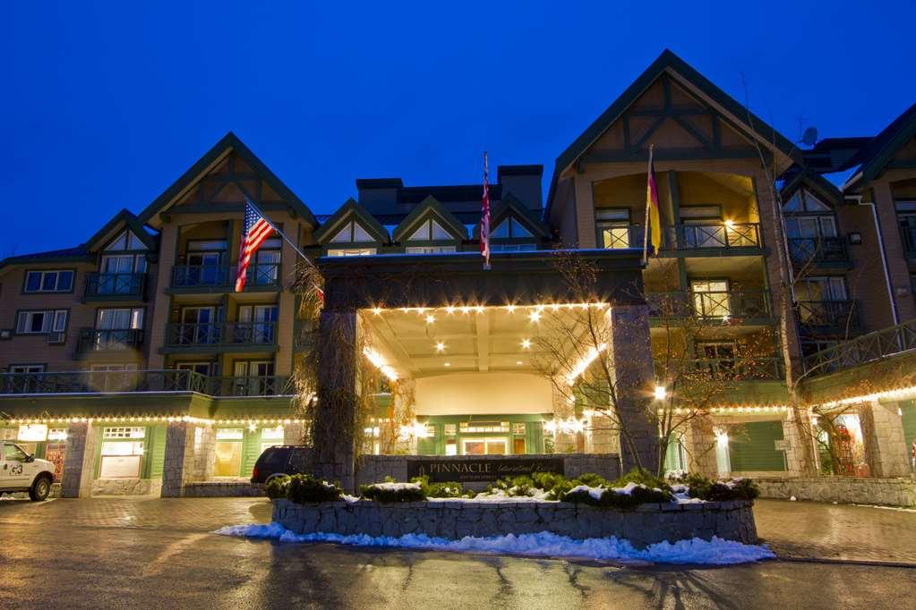 Pinnacle Hotel Whistler Exterior photo