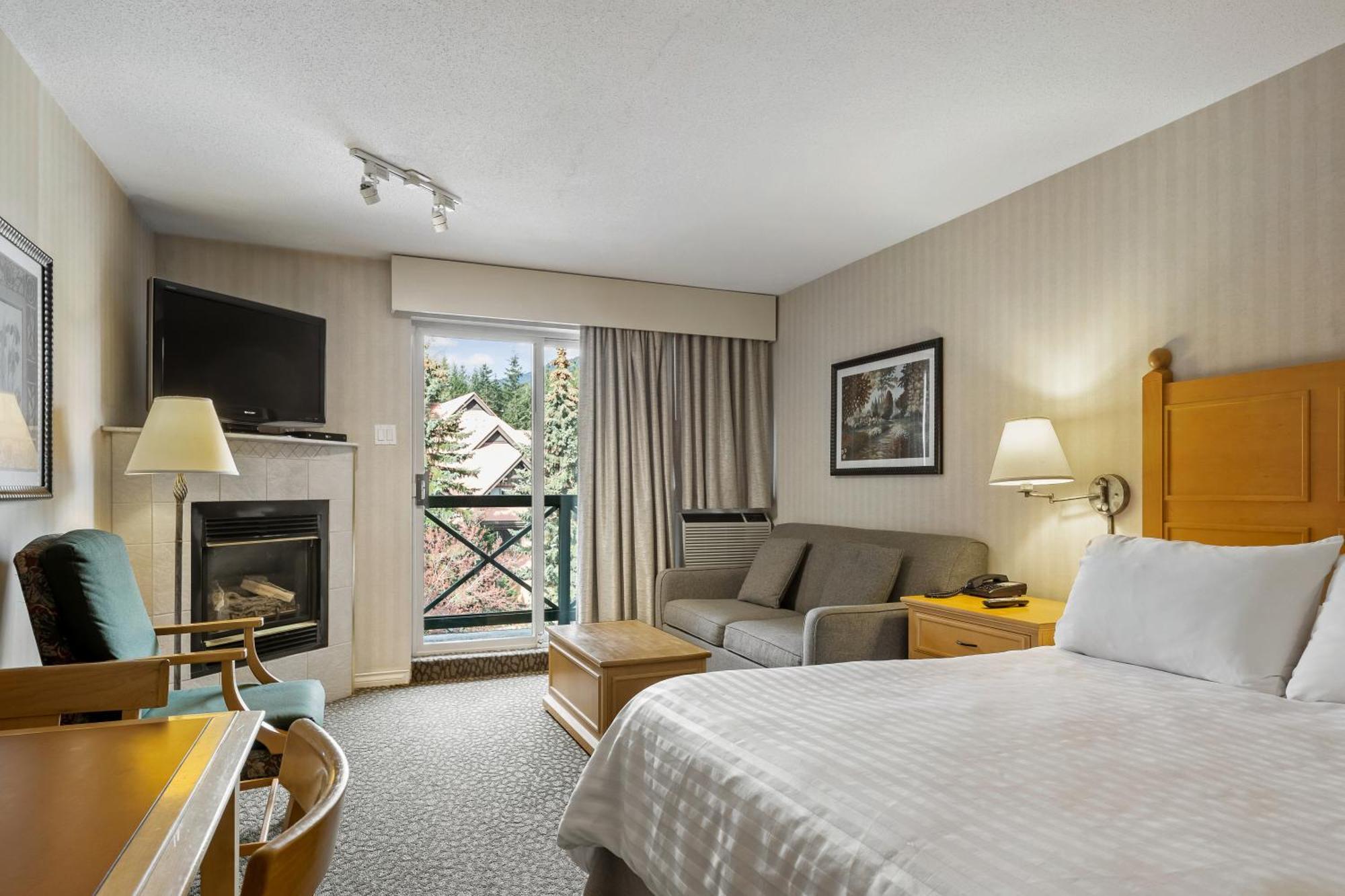 Pinnacle Hotel Whistler Room photo